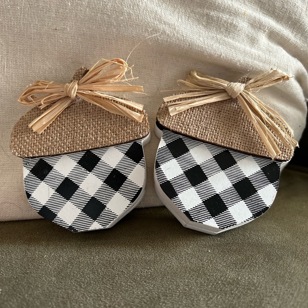 Black and White Plaid Acorn Decor